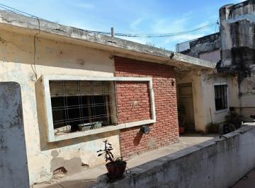 Frente · Casa a Restaurar