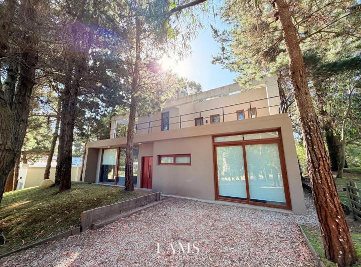 Casa · 550m² · 4 Ambientes