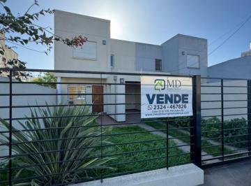 Casa · 100m² · 3 Ambientes · 1 Cochera · Duplex de 2 Dorm. con Cochera, en Calle 22 Al 3100