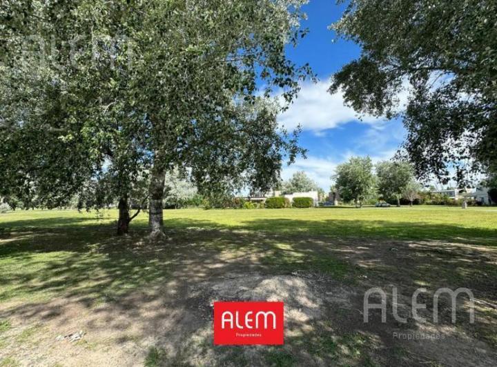Terreno · 1400m²