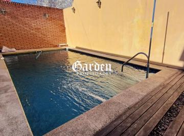 Casa de 5 ambientes, General San Martín · Casa de 5 Amb. 4 Dorm.. Garage. Patio. Quincho. Pileta
