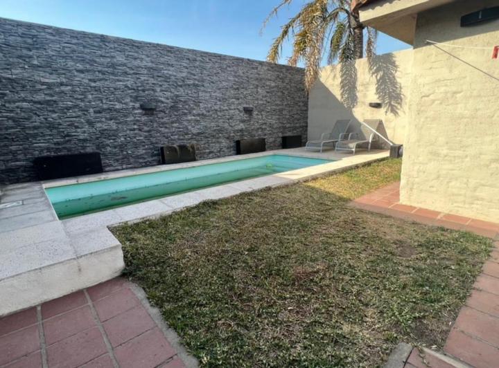 Casa · 180m² · 4 Ambientes · 2 Cocheras