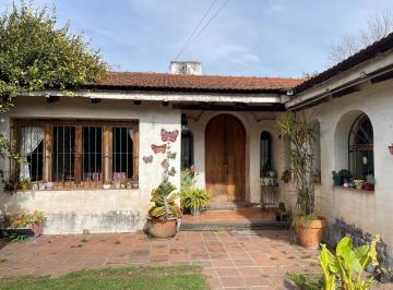 Casa · 328m² · 4 Ambientes · Casa 3 Dorm. Villa Belgrano Excelente Ubicacion