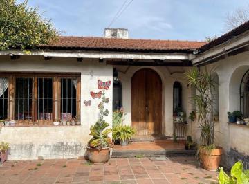 Casa · 328m² · 4 Ambientes · Casa 3 Dorm. Villa Belgrano Excelente Ubicacion