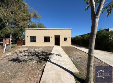 Casa · 140m² · 4 Ambientes · Casa en San Ramon, Pilar del Este