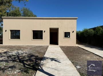 Casa · 140m² · 4 Ambientes · Casa en San Ramon, Pilar del Este