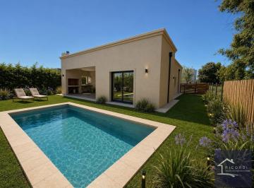Editada con IA · Casa en San Ramon, Pilar del Este