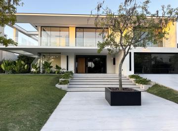 Casa · 790m² · 10 Ambientes · 2 Cocheras · Casa en Venta Exclusiva a La Cancha de Golf, en El Barrio El Golf, Nordelta