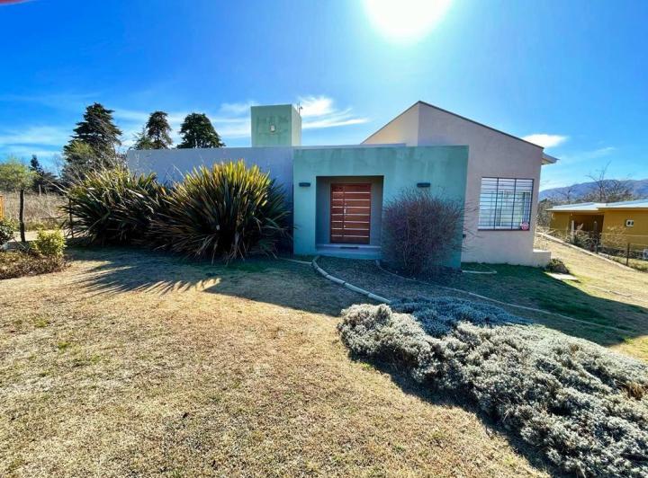 Casa · 111m² · 2 Ambientes · 2 Cocheras