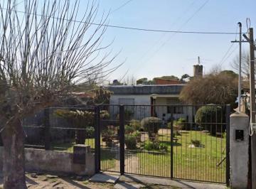Casa · 85m² · 3 Ambientes · 2 Cocheras · Venta de Casa 3 Ambientes Merlo