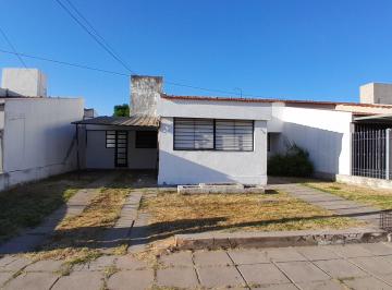 Casa de 3 ambientes, Córdoba · Casa en Venta en Barrio Rosedal 3dorm. Apto Credito!