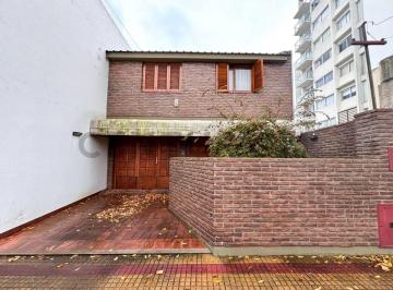 Casa · 153m² · 6 Ambientes · 2 Cocheras · Casa en Venta en Calle 14 Entre 35 y 36. Apto Banco Nacion.