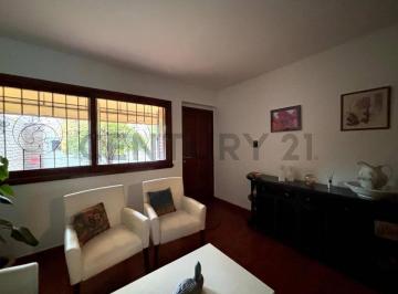 Casa · 153m² · 6 Ambientes · 2 Cocheras · Casa en Venta en Calle 14 Entre 35 y 36. Apto Banco Nacion.