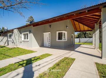 Casa · 100m² · 4 Ambientes · 1 Cochera · Venta - Casa a Estrenar de 3 Dorm., con Parque - Garita 15, Funes.