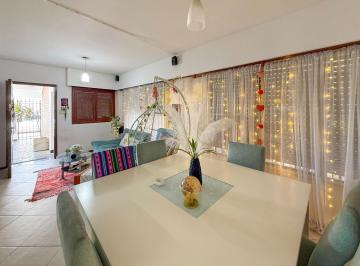 Casa · 115m² · 5 Ambientes · 1 Cochera · Venta - Casa de 3 Dorm. con Cochera - Barrio Industrial, Rosario. Apto Crédito.