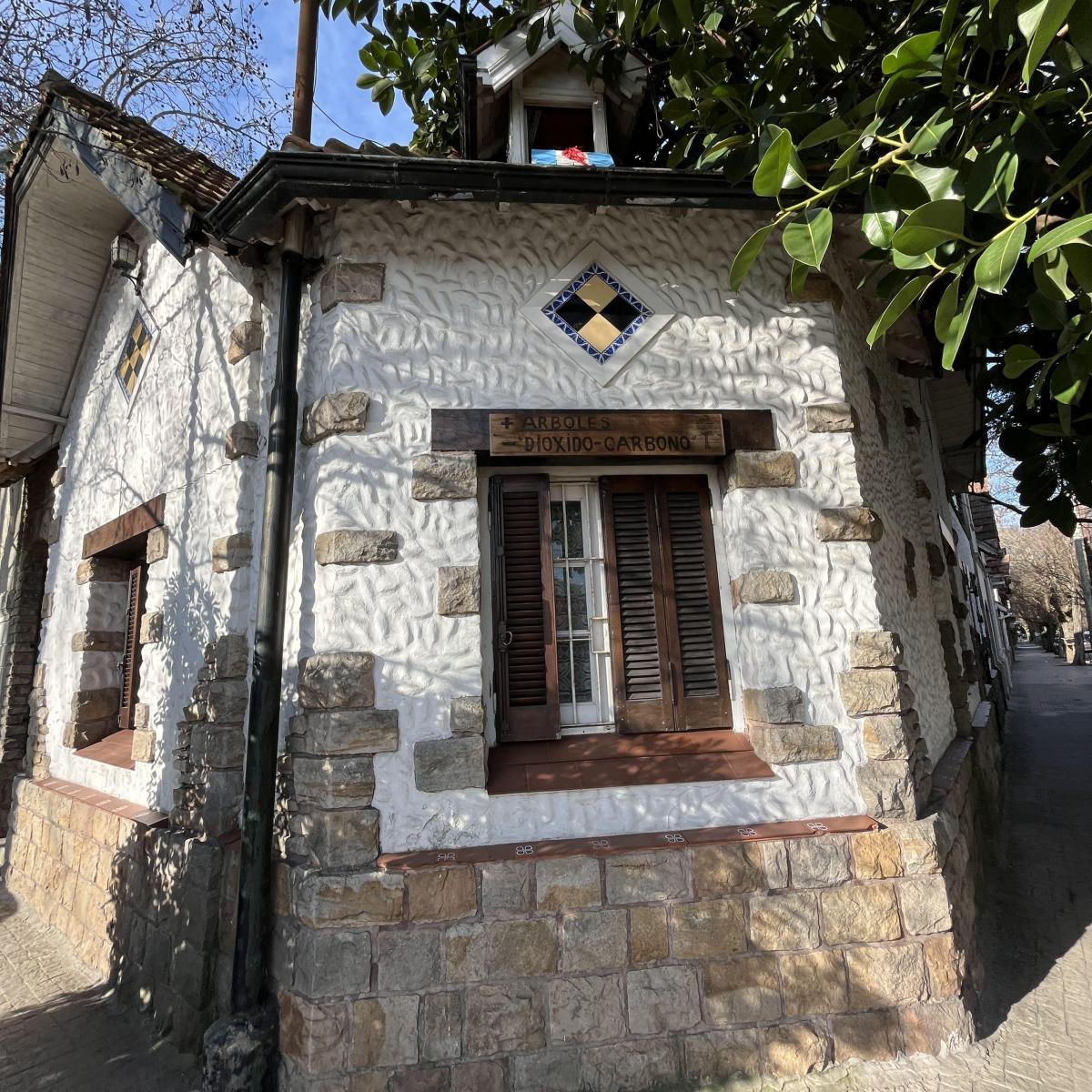 Chalet antiguo de 6 amb, 115m² en esquina — Mar del Plata