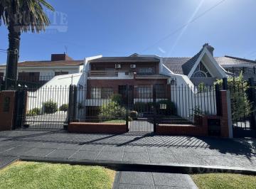 Casa · 360m² · 5 Ambientes · 2 Cocheras · Casa - Temperley Este
