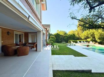 Casa · 650m² · 10 Ambientes · 2 Cocheras · Casa en Venta en Las Delicias