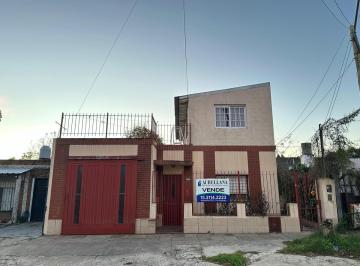 Casa · 120m² · 3 Ambientes · Casa a La Venta 3 Amb + Depto de 2 Amb.