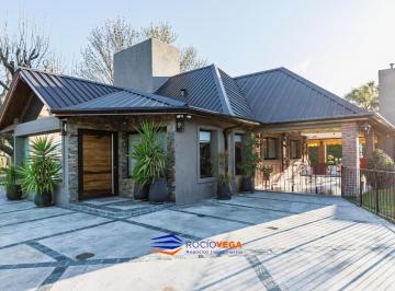 Casa · 205m² · 5 Ambientes · 2 Cocheras · Solida Propiedad Desarrollada en 2 Plantas a La Venta en en Country Banco Provincia