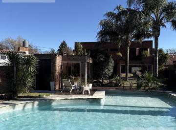Casa · 304m² · 9 Ambientes · 4 Cocheras · Casa en Venta en Barrio Miguel Muñoz con 4 Dorm. y Pileta.