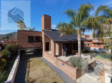 Casa · 304m² · 9 Ambientes · 4 Cocheras · Casa en Venta en Barrio Miguel Muñoz con 4 Dorm. y Pileta.