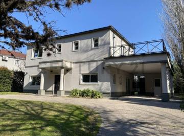 Casa · 300m² · 5 Ambientes · 1 Cochera · Casa en Venta 5 Ambientes en Solar del Bosque, Canning.