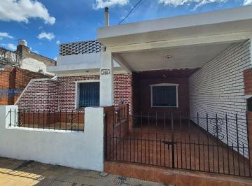 Casa · 130m² · 4 Ambientes · 1 Cochera · Casa en Venta de 3 Dorm. C/ Cochera en Bella Vista