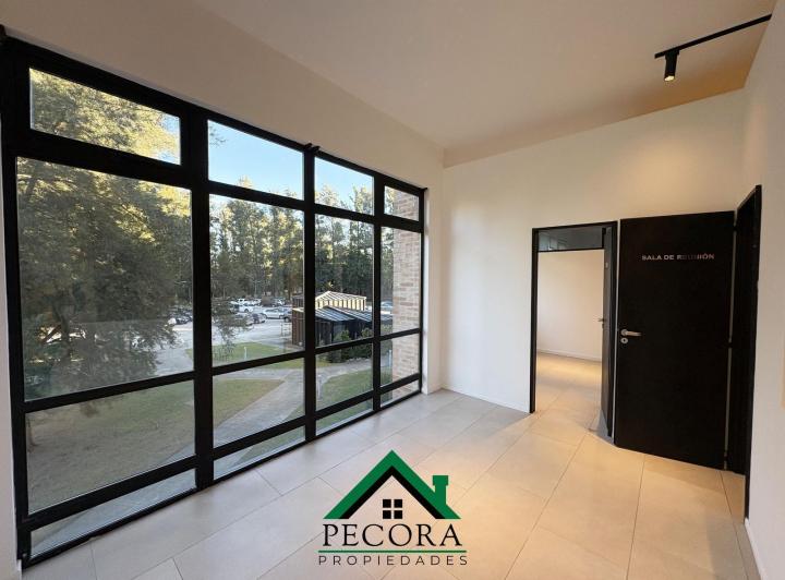Oficina comercial · 51m² · 1 Ambiente · 4 Cocheras