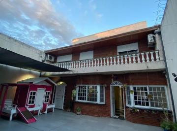 Casa · 800m² · 5 Ambientes · Casa en Block con Galpon y Departamento en Venta en Ezpeleta
