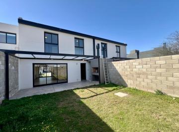 Foto · Dúplex de 3 Dorm. en Alquiler en Prados de Manantiales Barrio Privado