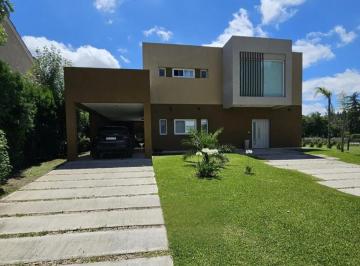 Casa · 188m² · 4 Ambientes · Casa Barrio Privado del Sol Spegazzini