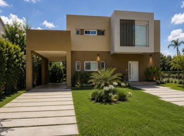 Casa · 188m² · 4 Ambientes · Casa Barrio Privado del Sol Spegazzini