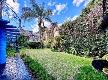 Casa de 10 ambientes, Rosario · Casa de Diseño 4 Dorm. con Dos Cocheras y Gran Jardín en Rosario en Venta
