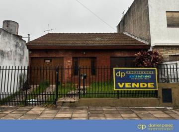 Casa · 90m² · 4 Ambientes · 1 Cochera · Casa en Venta 4 Ambientes Moron