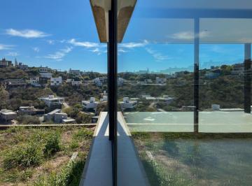 Casa · 280m² · 6 Ambientes · 5 Cocheras · Casa en La Cuesta en Planta Baja