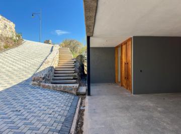 Casa · 280m² · 6 Ambientes · 5 Cocheras · Casa en Venta de 3 Dorm. en La Cuesta