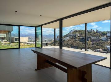 Casa · 280m² · 6 Ambientes · 5 Cocheras · Casa en La Cuesta en Planta Baja