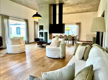 Casa · 6000m² · 6 Ambientes · 2 Cocheras · Casa Fauna