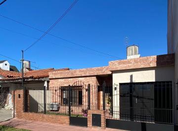 Casa · 180m² · 4 Ambientes · 1 Cochera · Santilli - San Roque 361 Temperley