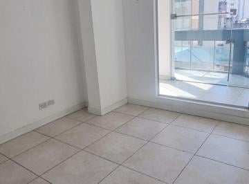 Oficina comercial de 3 ambientes, Lomas de Zamora · Luminosa Oficina en Alquiler con 2 Despachos y Baño Privado