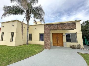 Casa · 297m² · 6 Ambientes · 2 Cocheras · Casa en Venta de 3 Dorm. Parque con Pileta, Galería y Parrilla. Barrio Parque Las Picadas