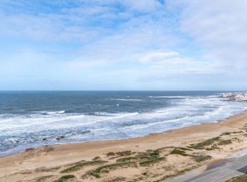 Departamento · 178m² · 6 Ambientes · 2 Cocheras · Magnífico Apartamento con Vista Al Mar, Frente a Playa Brava