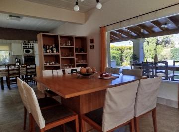 Casa · 180m² · 5 Ambientes · 2 Cocheras · Excelente Casa Moderna 3 Dorm. Impecable