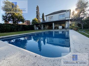 Casa · 180m² · 5 Ambientes · 2 Cocheras · Excelente Casa Moderna 3 Dorm. Impecable Para Entrar a Vivir Ya Mismo!
