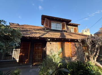 Casa de 7 ambientes, Morón · Propiedad con 4 Dorm., Pileta y Garage en Excelente Zona de Castelar Norte