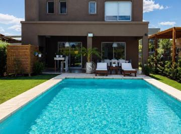 Casa · 134m² · 4 Ambientes · 1 Cochera · Casa en Venta en Santa Elena, Pilar del Este, Pilar