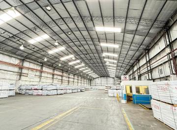 Bodega-Galpón · 8152m² · 2 Cocheras · Excelente Deposito Nave Industrial de 8100 m Cub Parque Industrial Lanus