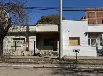 Casa · 260m² · 6 Ambientes · Importante Propiedad Zona Comercial de Colón