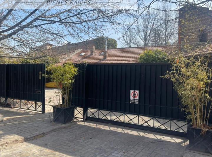 Casa · 250m² · 7 Ambientes · 2 Cocheras